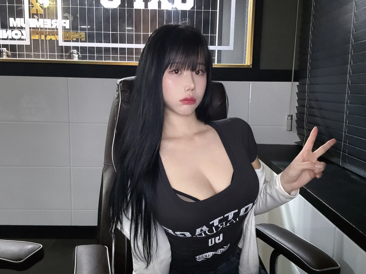Himari escort in Hong Kong