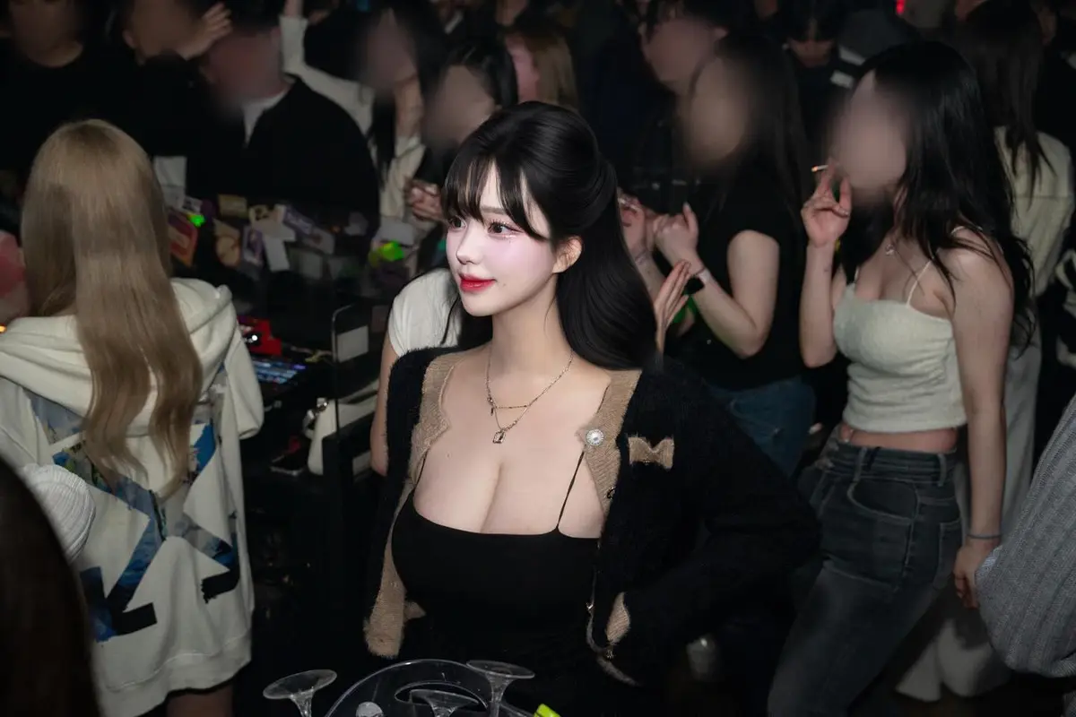 Sayuri escort in Hong Kong