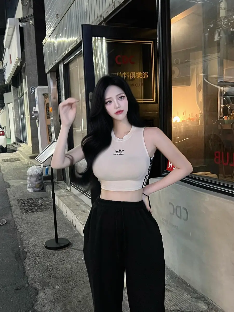 Sayuri escort in Hong Kong