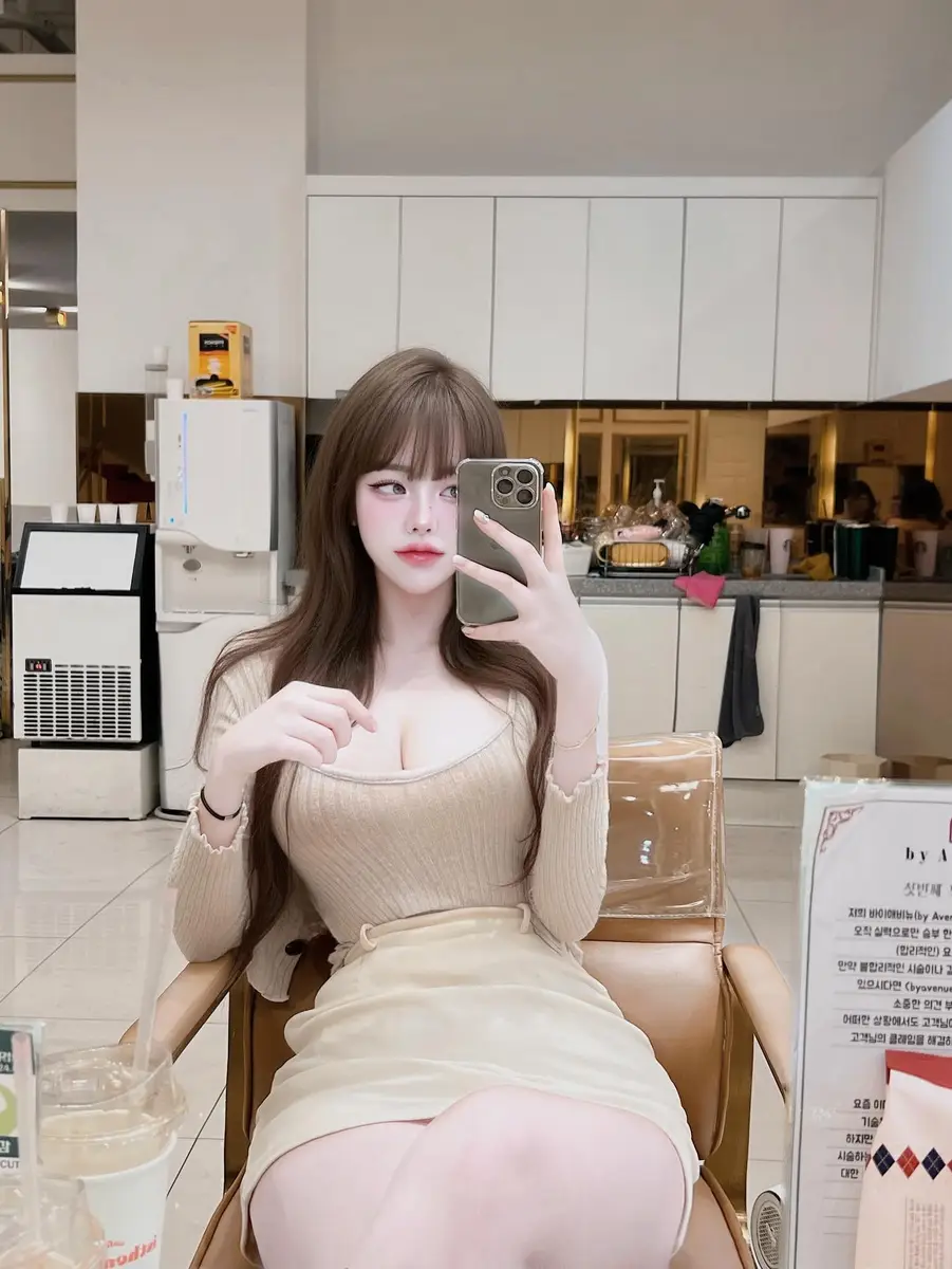 Sayuri escort in Hong Kong